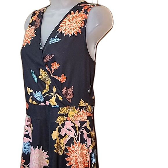 Guberry A-Line Wrap Dress Knee Length V-Neck Floral Sleeveless Tropical Pastel - Picture 5 of 17